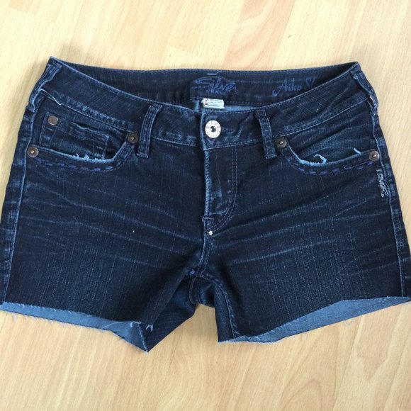Silver Jeans W28 Cut Offs Low Rise Dark Denim - Picture 1 of 8